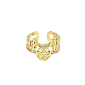 GOLD RING CLEAR STONES